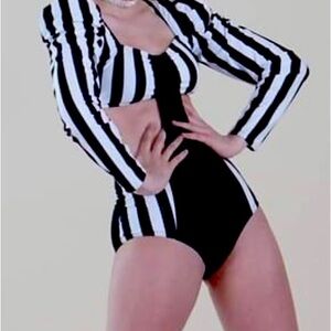 Adult Small leotard back and white